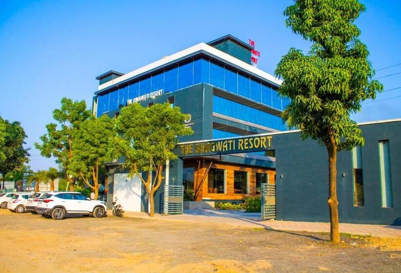 هتل The Bhagwati Resort