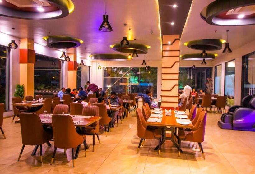 هتل The Bhagwati Resort