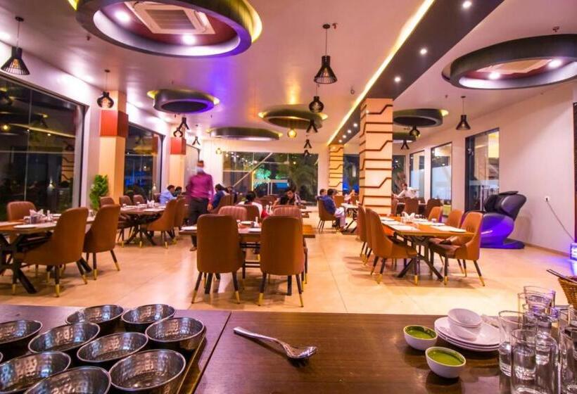 هتل The Bhagwati Resort