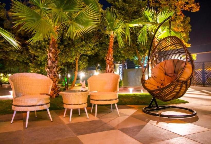 هتل The Bhagwati Resort