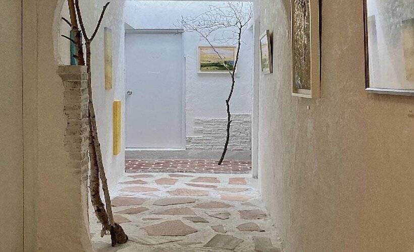 بنسيون Gallery Hara And Guest House