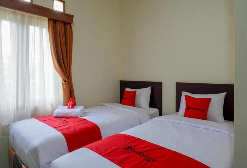 پانسیون Reddoorz Near Stadion 45 Karanganyar