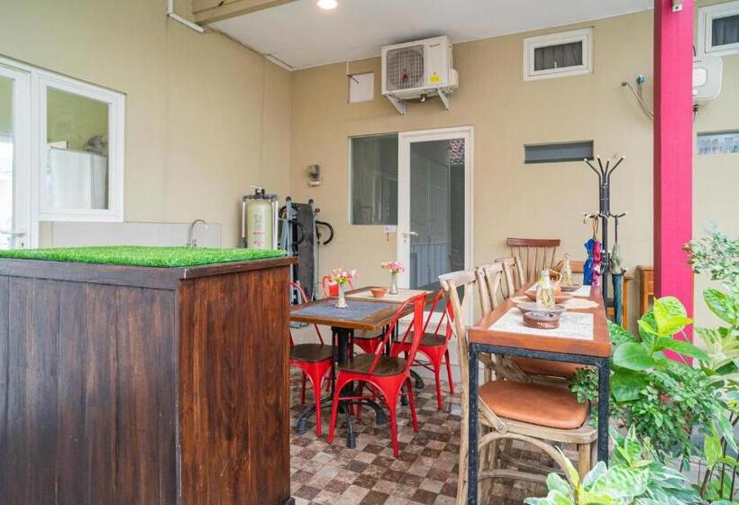 پانسیون Reddoorz Syariah Near Suncity Mall Sidoarjo
