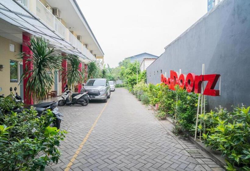 پانسیون Reddoorz Syariah Near Suncity Mall Sidoarjo