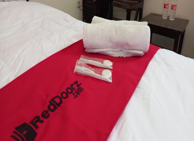 Reddoorz Syariah At Hotel Pandan Wangi Near Alun Alun Sidoarjo