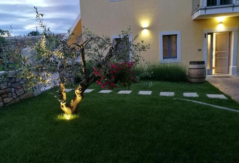 هتل Agriturismo Ostrouska