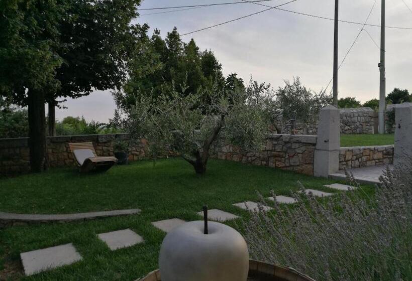 هتل Agriturismo Ostrouska
