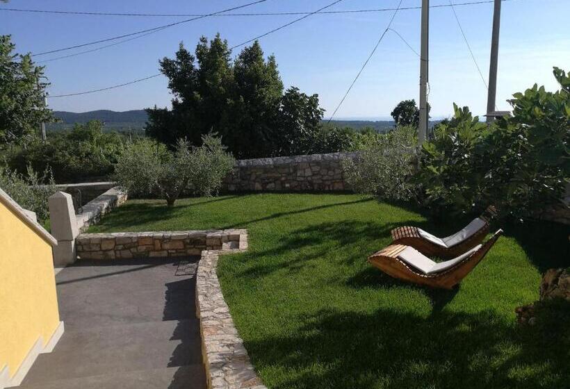 هتل Agriturismo Ostrouska