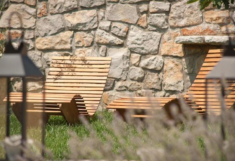 هتل Agriturismo Ostrouska