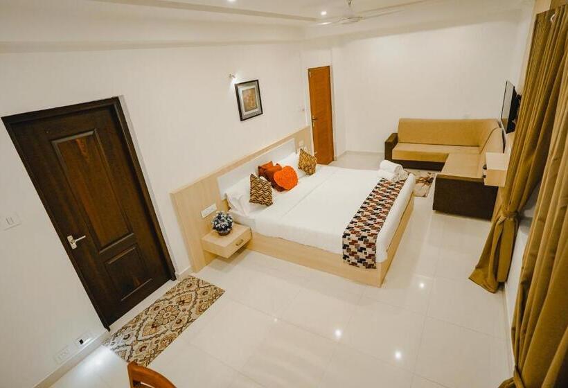 فندق Athirappilly Rainland Resort
