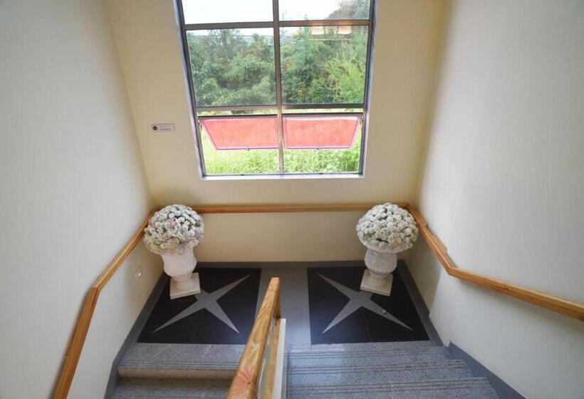 בית מלון כפרי Atithi Inn