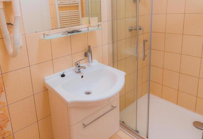 پانسیون Kavárna A Penzion Reichl