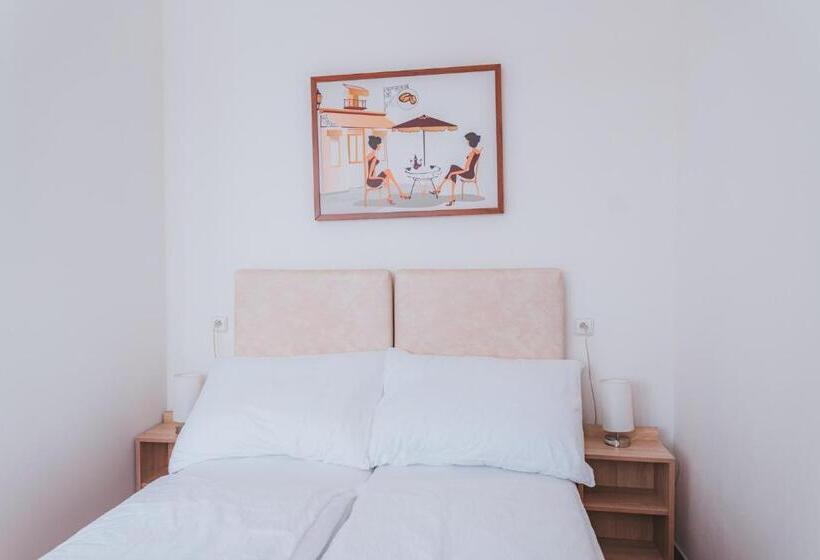 پانسیون Kavárna A Penzion Reichl