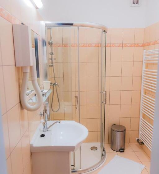 پانسیون Kavárna A Penzion Reichl