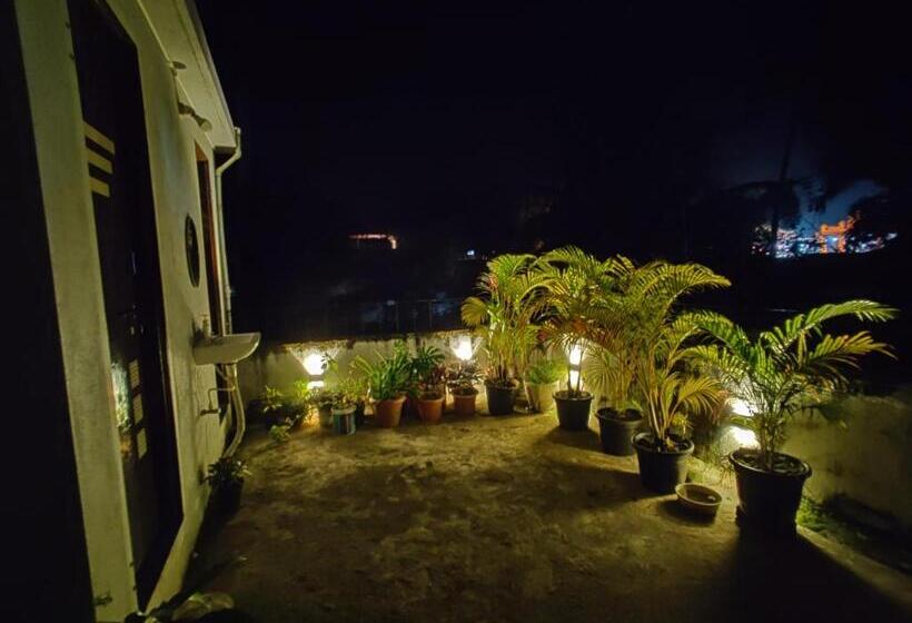 Пансион Pebble Bay Home Stay