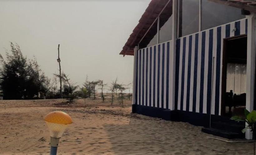5 Mile Beach Resort