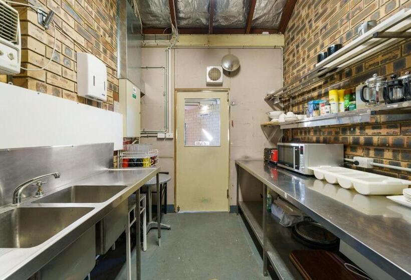 Общежитие Esk Wivenhoe Motor Inn