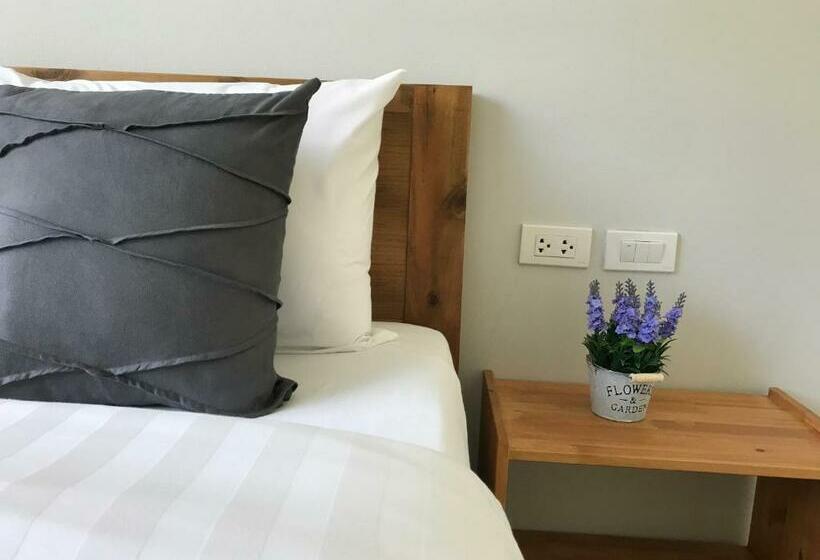 הוסטל Snooze Inn Phuket   Free Shuttle To Bang Rong Pier