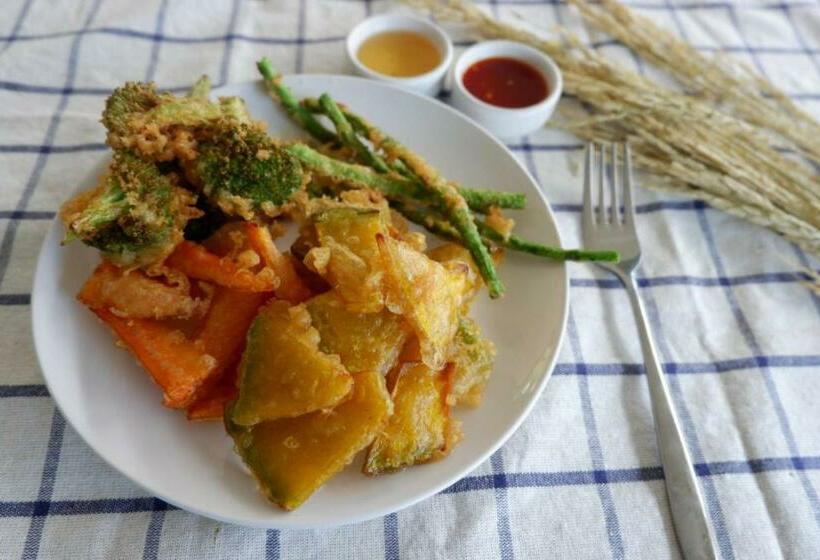 הוסטל Snooze Inn Phuket   Free Shuttle To Bang Rong Pier