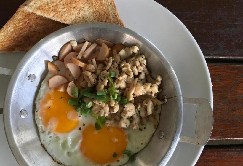 הוסטל Snooze Inn Phuket   Free Shuttle To Bang Rong Pier