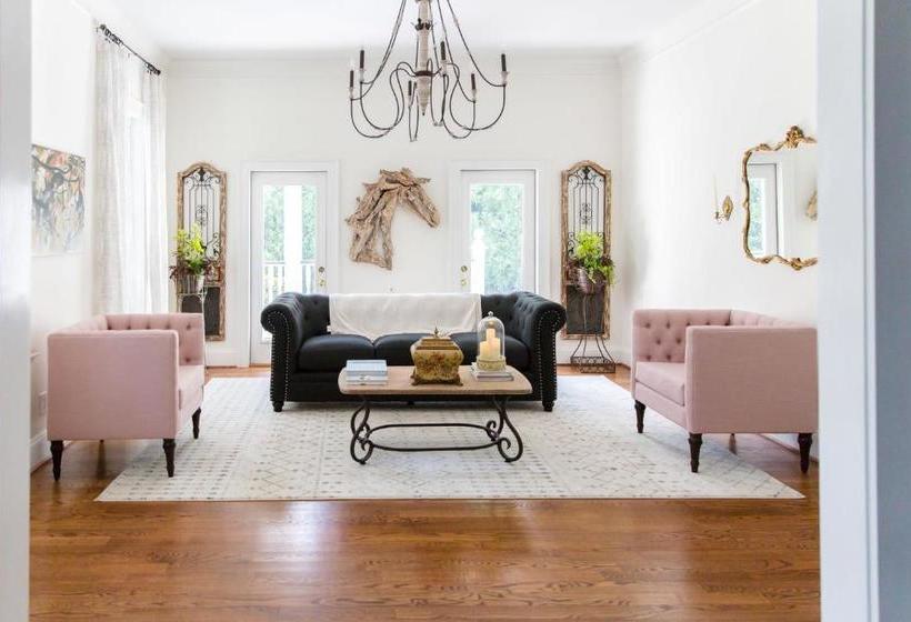 Ava House Bed & Breakfast