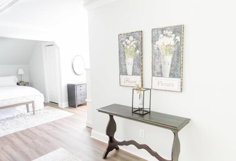 Ava House Bed & Breakfast