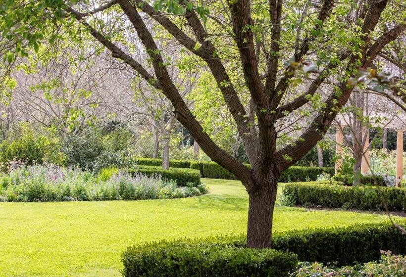 민박 Chanticleer Gardens Barn Cottage With A Pool