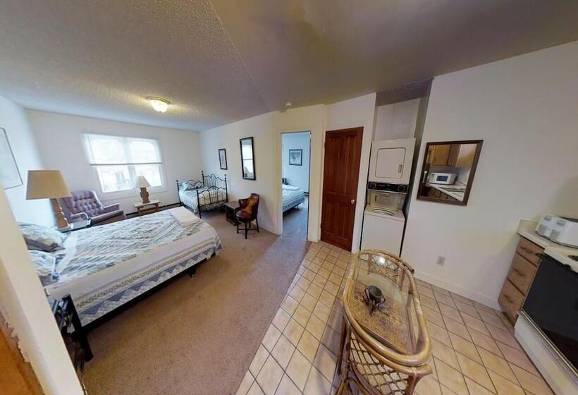 Bed and Breakfast Dodgeton Creek Inn