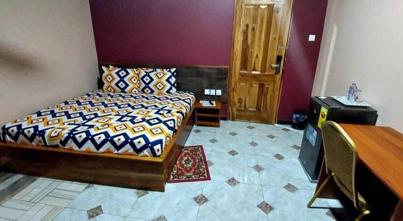 فندق Kikis Court Resort