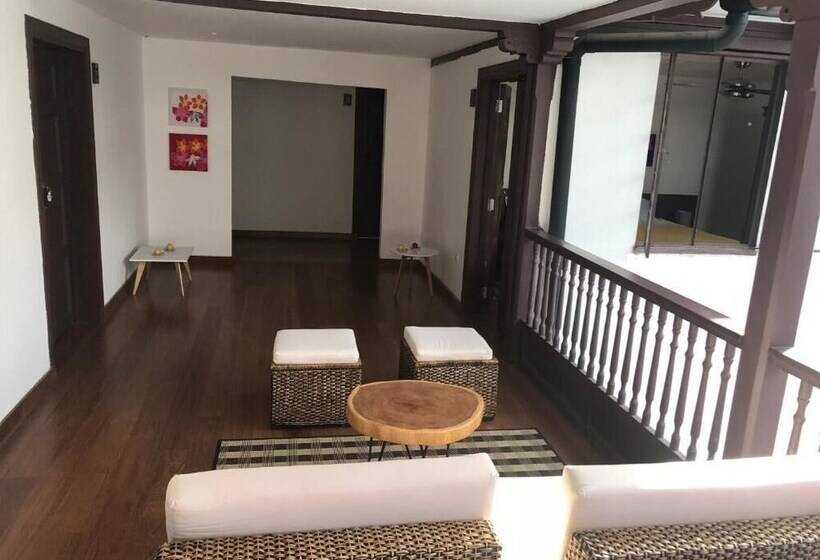 پانسیون Casa De Balcones