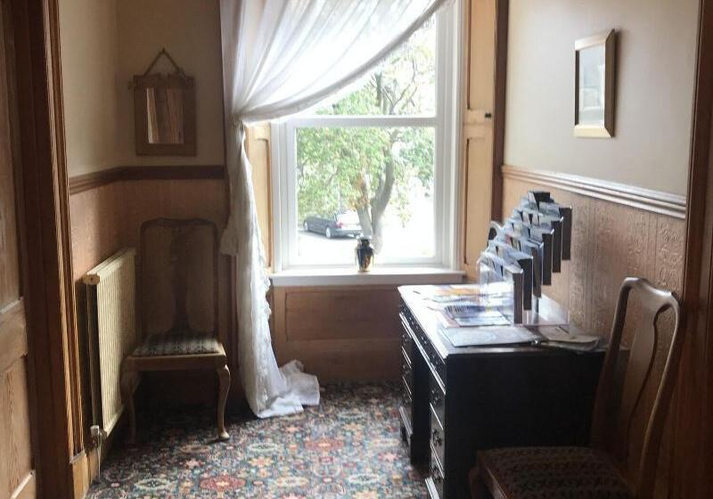 פנסיון Dunclutha Guest House