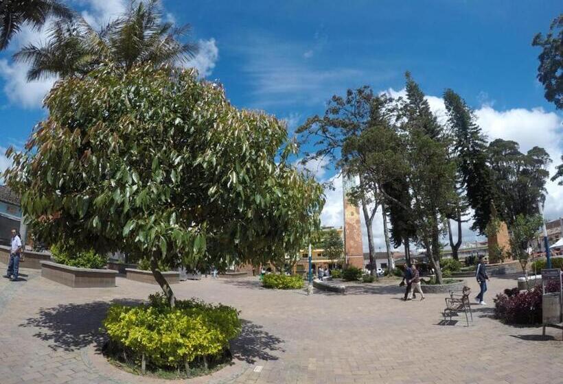 פנסיון Hostal Macondo Inn