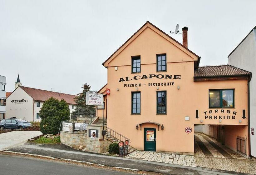 پانسیون Penzion Al Capone Mníšek