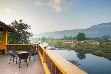 استراحتگاه 3bhk Riverside Stay Reflektions By Livingstone