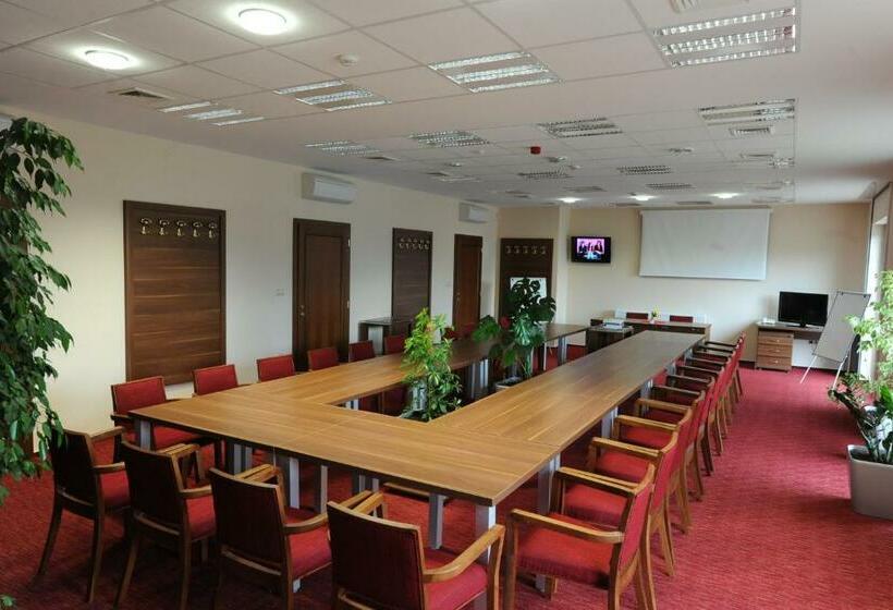 فندق صغير Country Saloon Belá