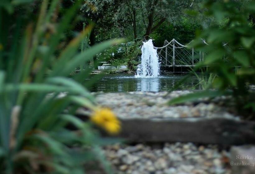 住宿加早餐  Pollushof Panzió és étterem