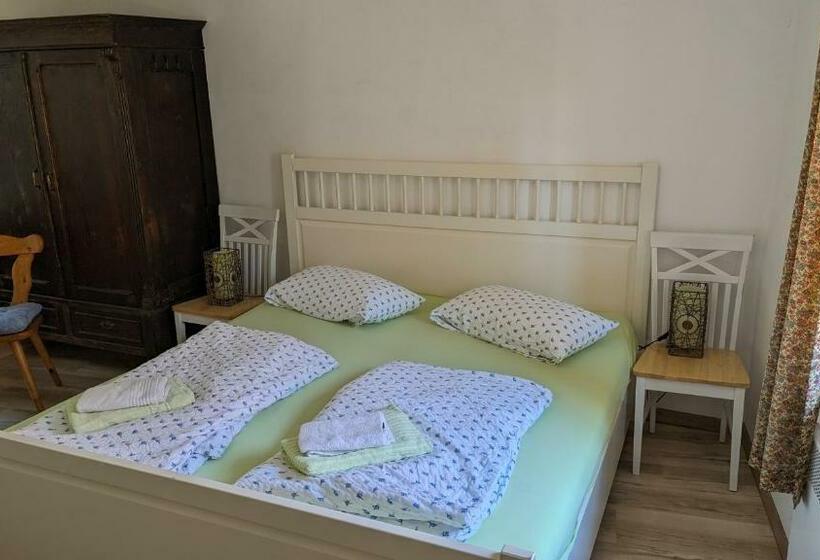 פנסיון Fünf Linden