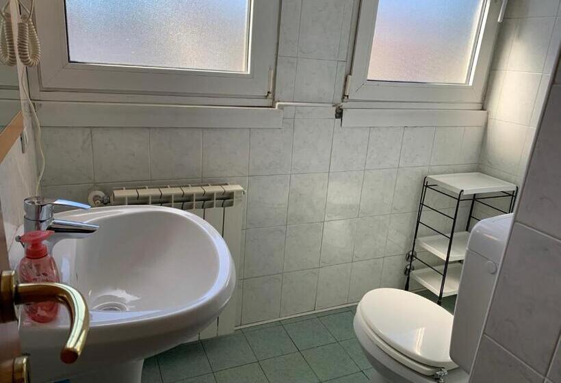 ペンション La Chiocciola Guesthouse Briantea