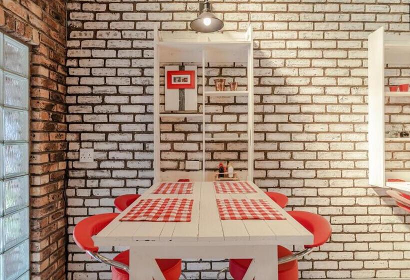 ペンション Oppiplot Guest House & Venue