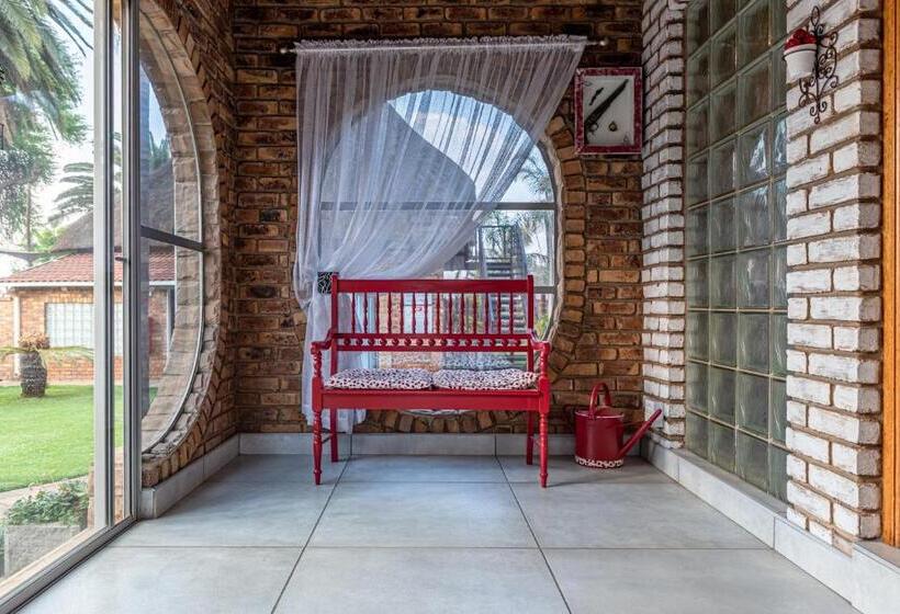 ペンション Oppiplot Guest House & Venue