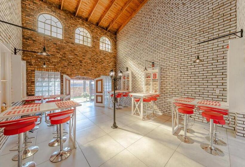 ペンション Oppiplot Guest House & Venue