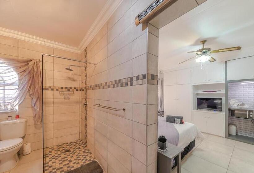 Пансион Oppiplot Guest House & Venue