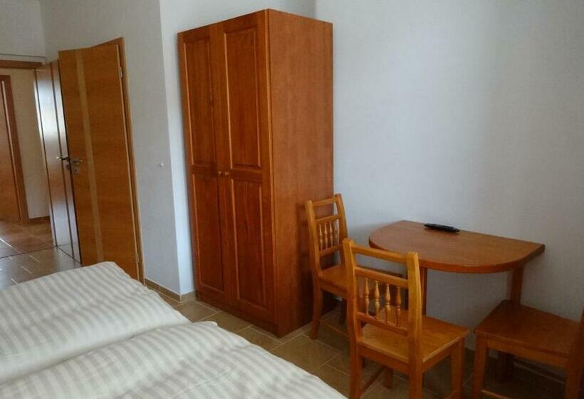 הוסטל Hostinec U Janatů S Ubytováním