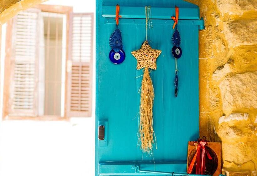 تختخواب و صبحانه Cypriot Swallow Boutique