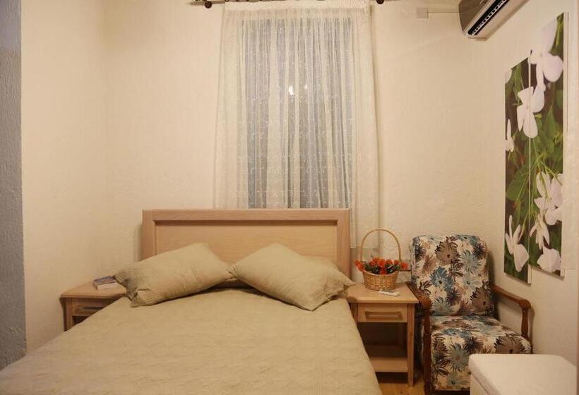 تختخواب و صبحانه Cypriot Swallow Boutique