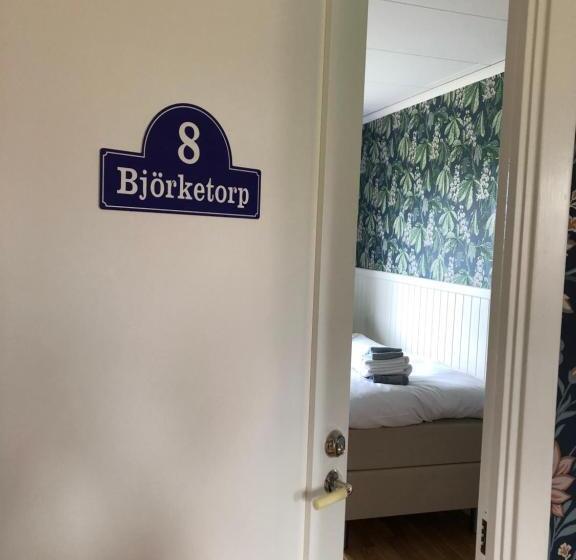 Bjälbo Gästhus B&b