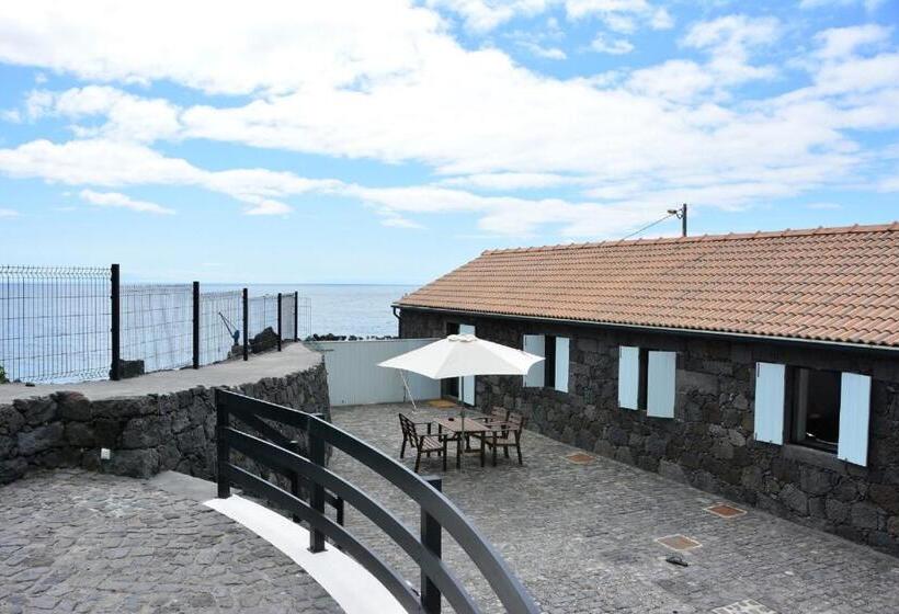 Отель Casa Dos Botes Whaleboat House Ter