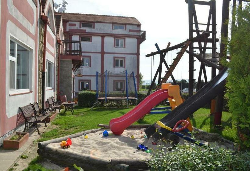 בית מלון כפרי Famozclub