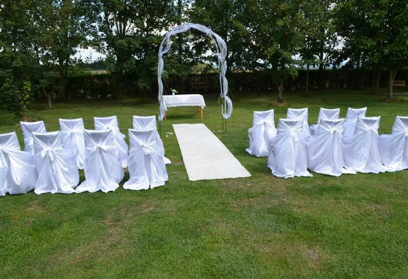 בית מלון כפרי Famozclub