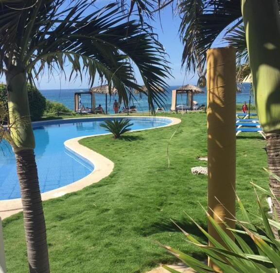 Manta Raya Hotel   Right On The Beach